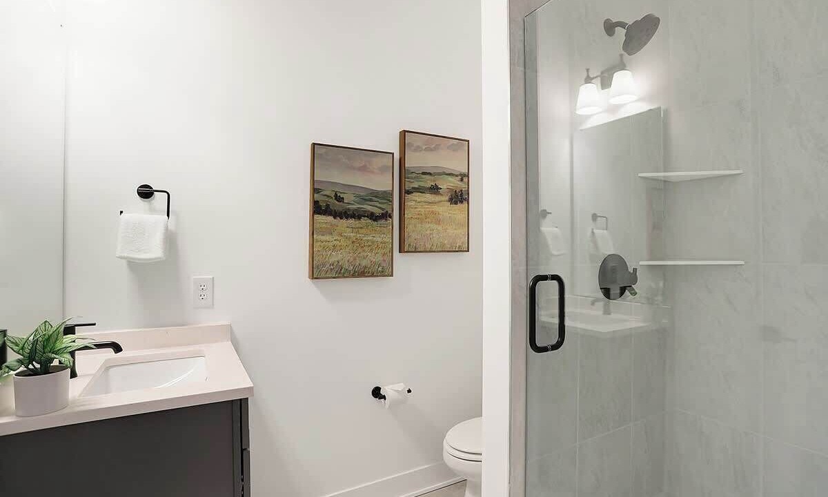 Photo of Bathroom in Lockerbie Square