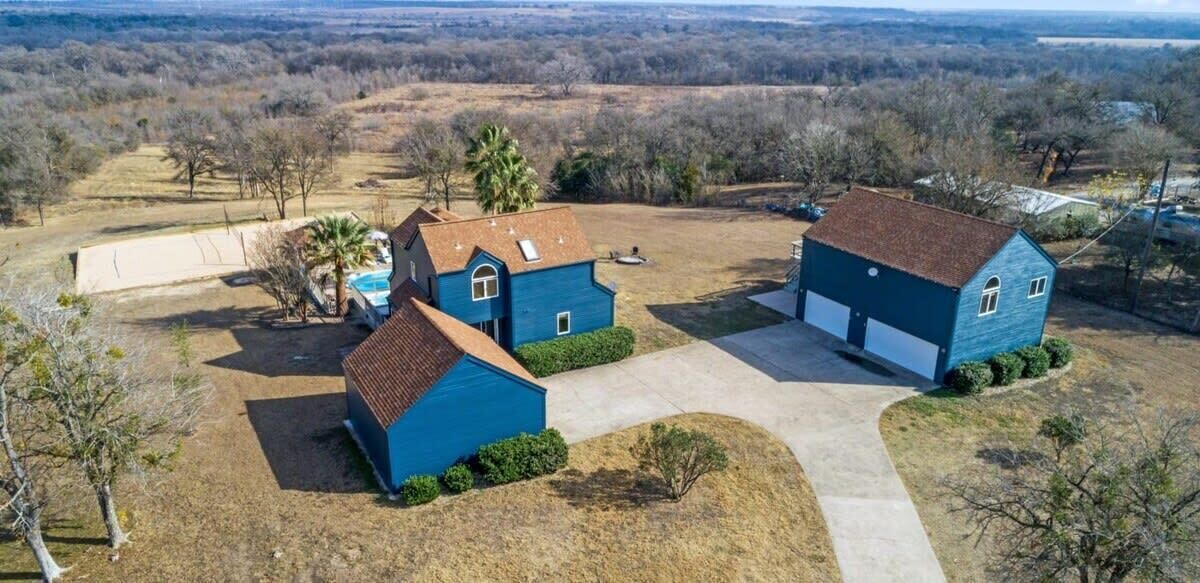 Photo of Outdoor in Manor
