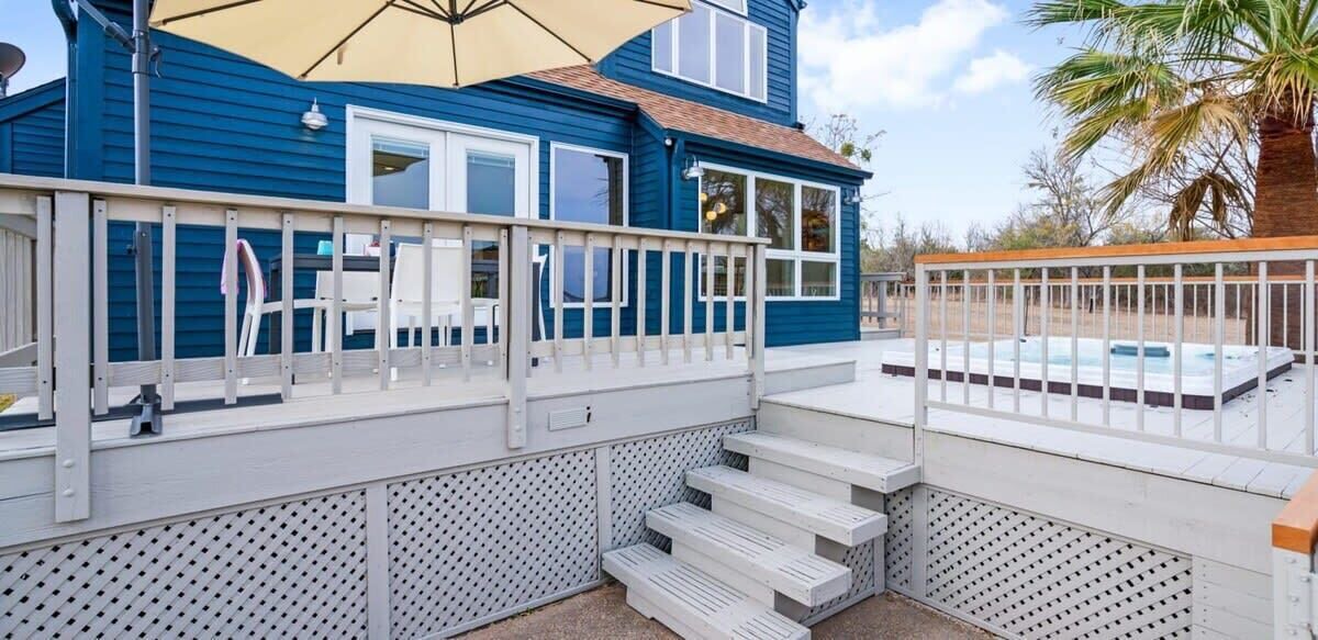 Photo of Outdoor in Manor