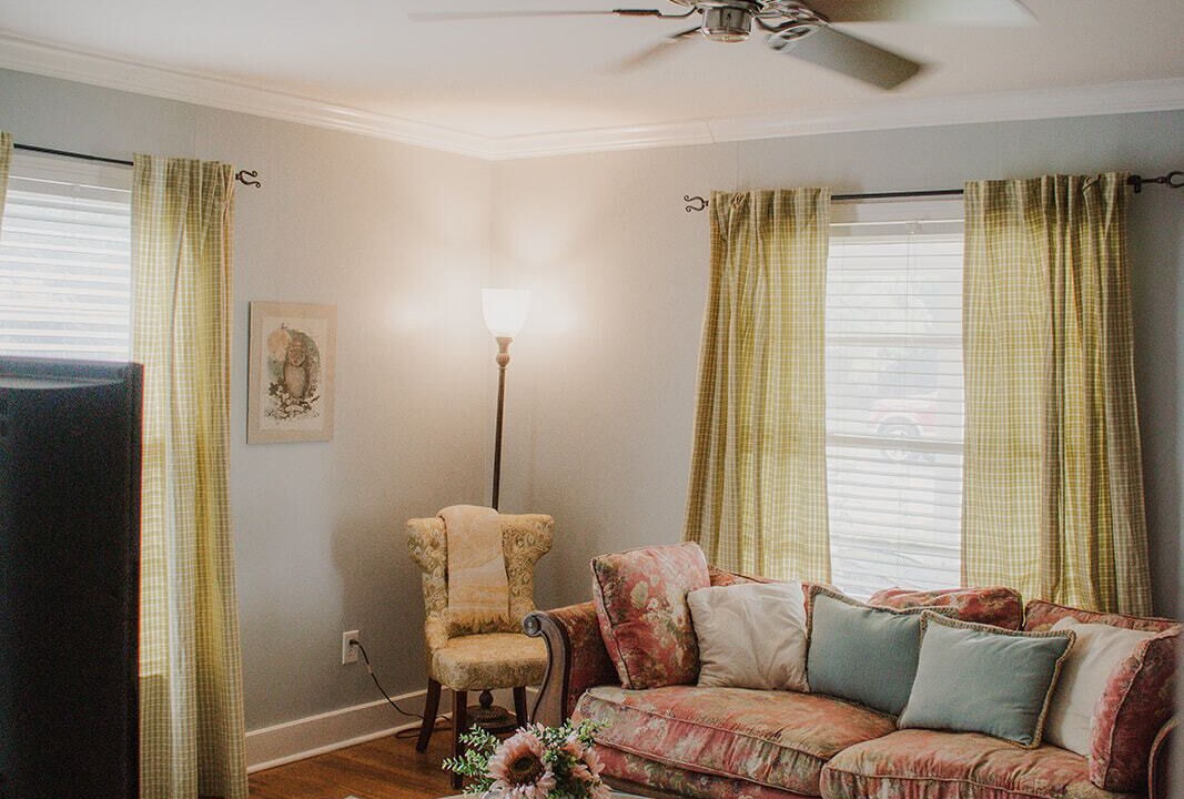 Photo of Livingroom in Sayles Blvd. Area