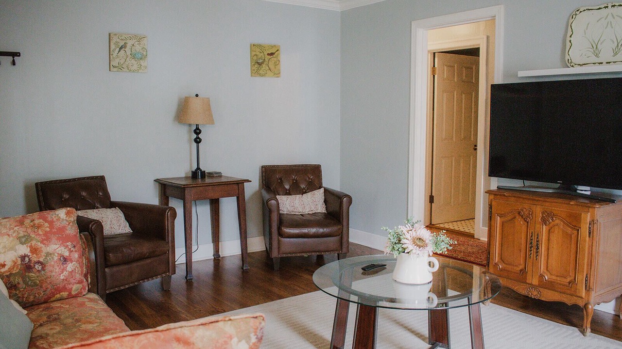 Photo of Livingroom in Sayles Blvd. Area