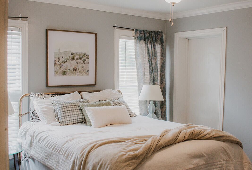 Photo of Bedroom in Sayles Blvd. Area