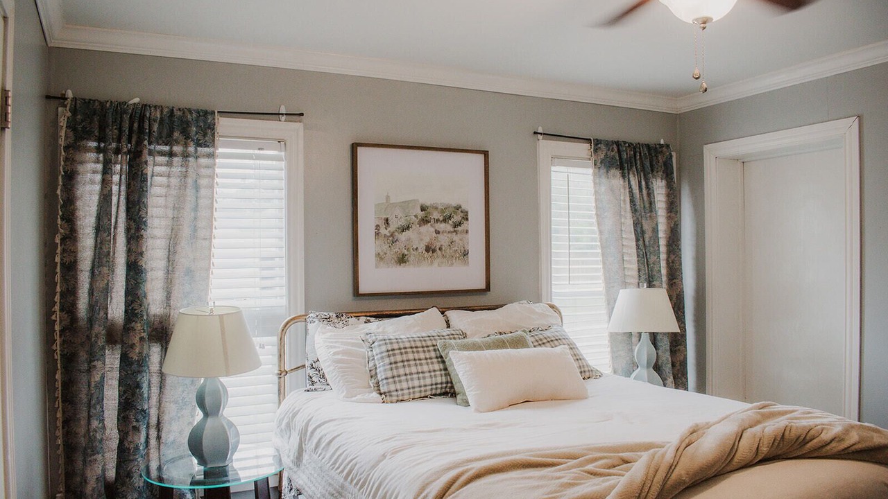 Photo of Bedroom in Sayles Blvd. Area