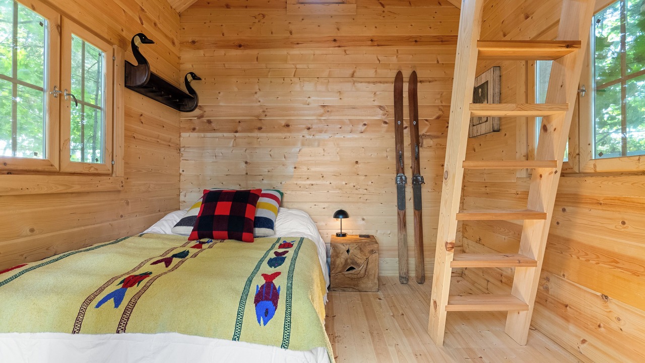 Photo of Bedroom in Muskoka Lakes