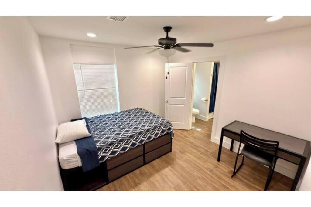 Photo of Bedroom in Neartown