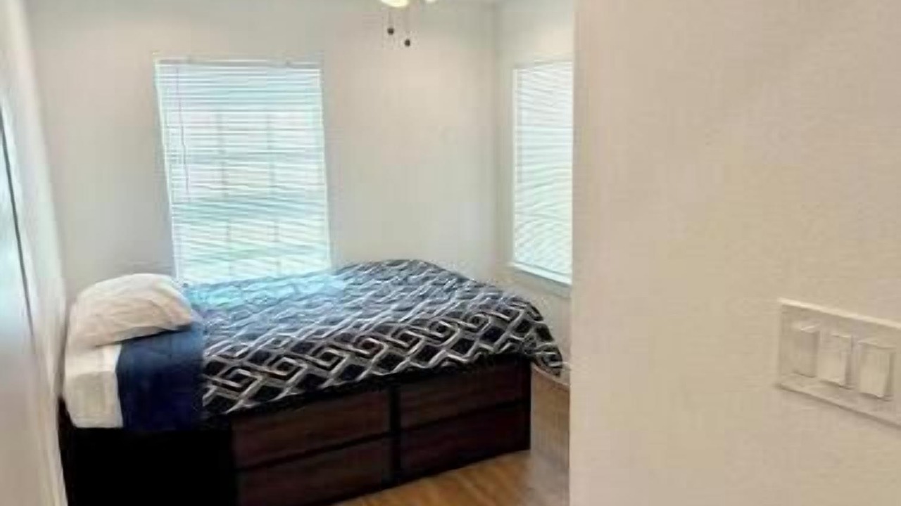 Photo of Bedroom in Neartown