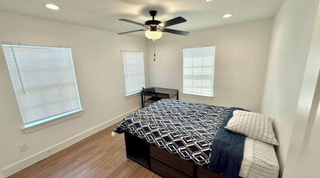 Photo of Bedroom in Neartown