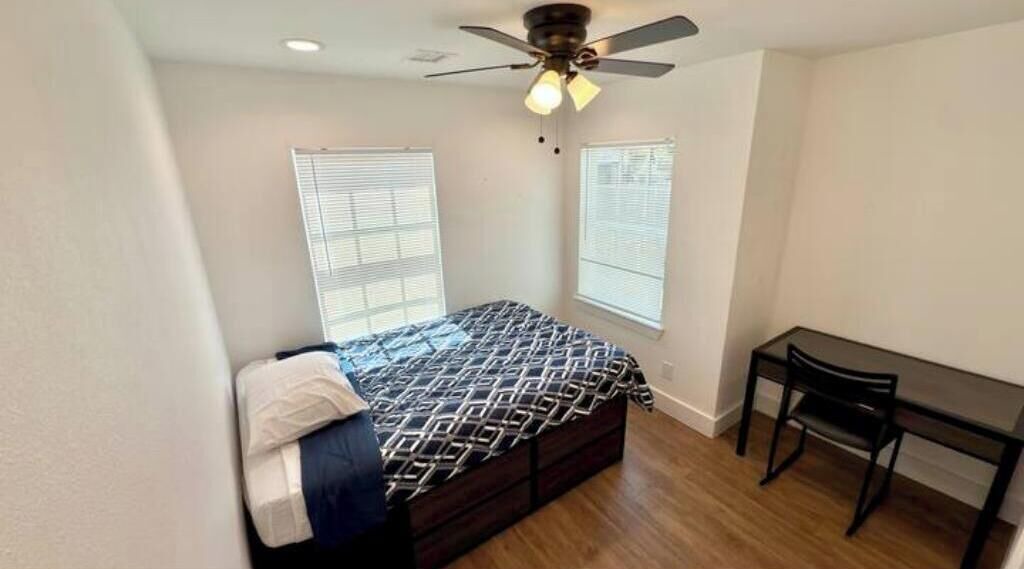 Photo of Bedroom in Neartown