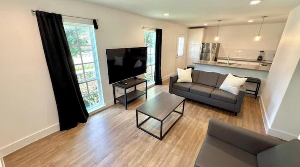 Photo of Livingroom in Neartown