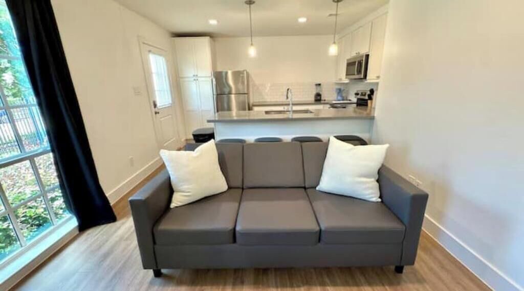 Photo of Livingroom in Neartown