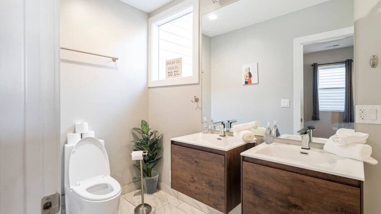 Photo of Bathroom in Logan Square