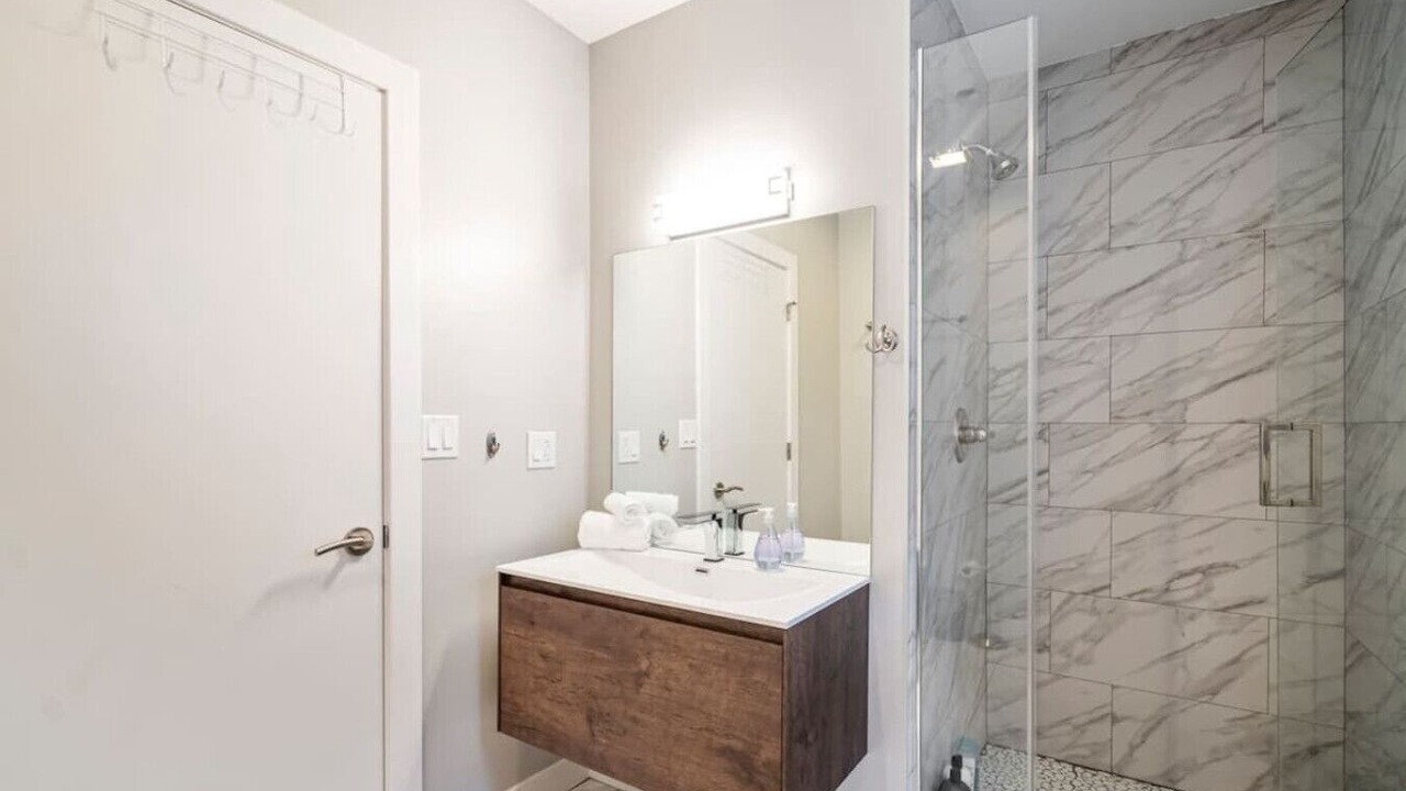 Photo of Bathroom in Logan Square