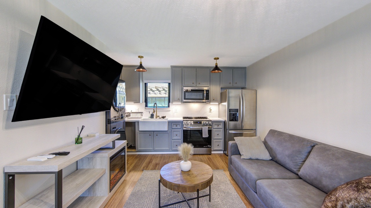 Photo of Livingroom in Braeswood Place