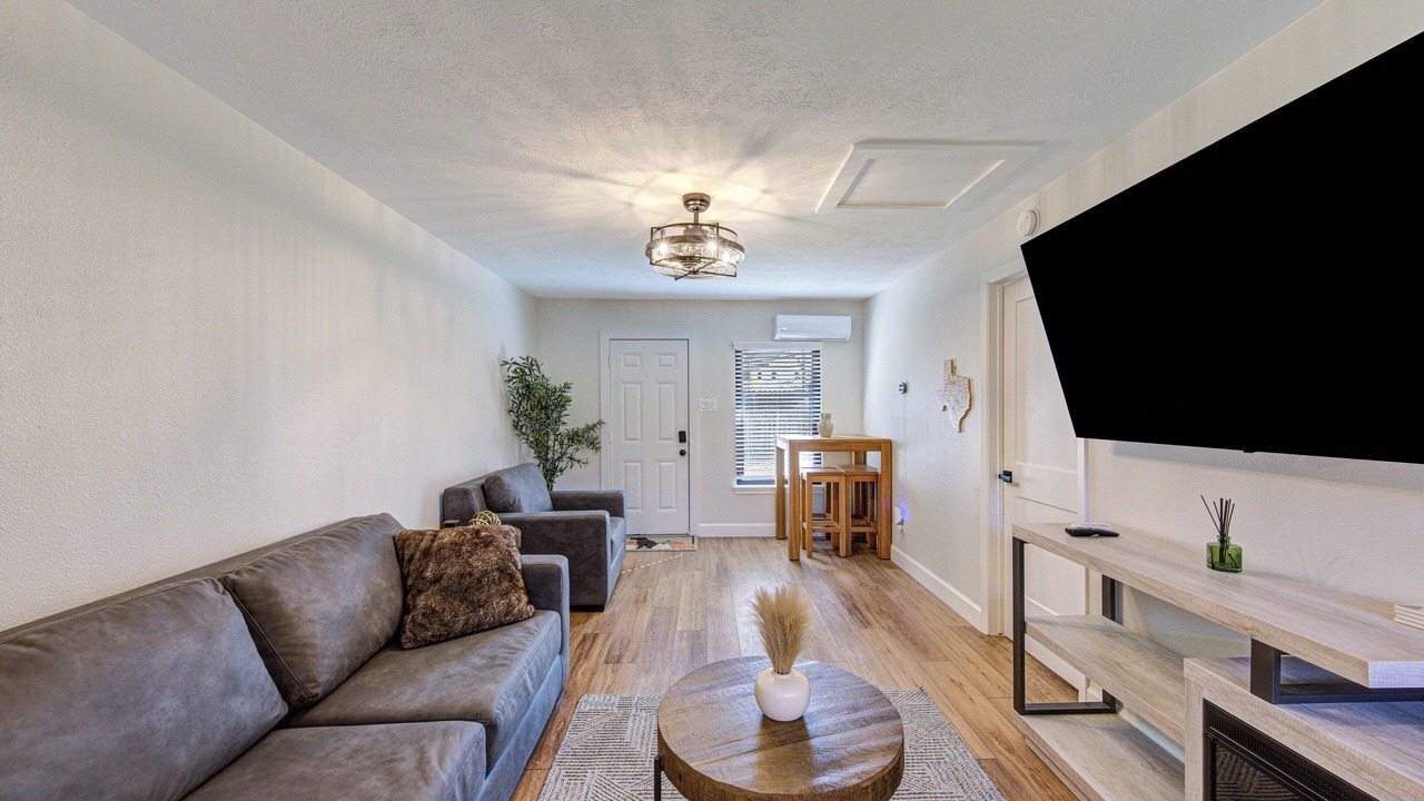 Photo of Livingroom in Braeswood Place