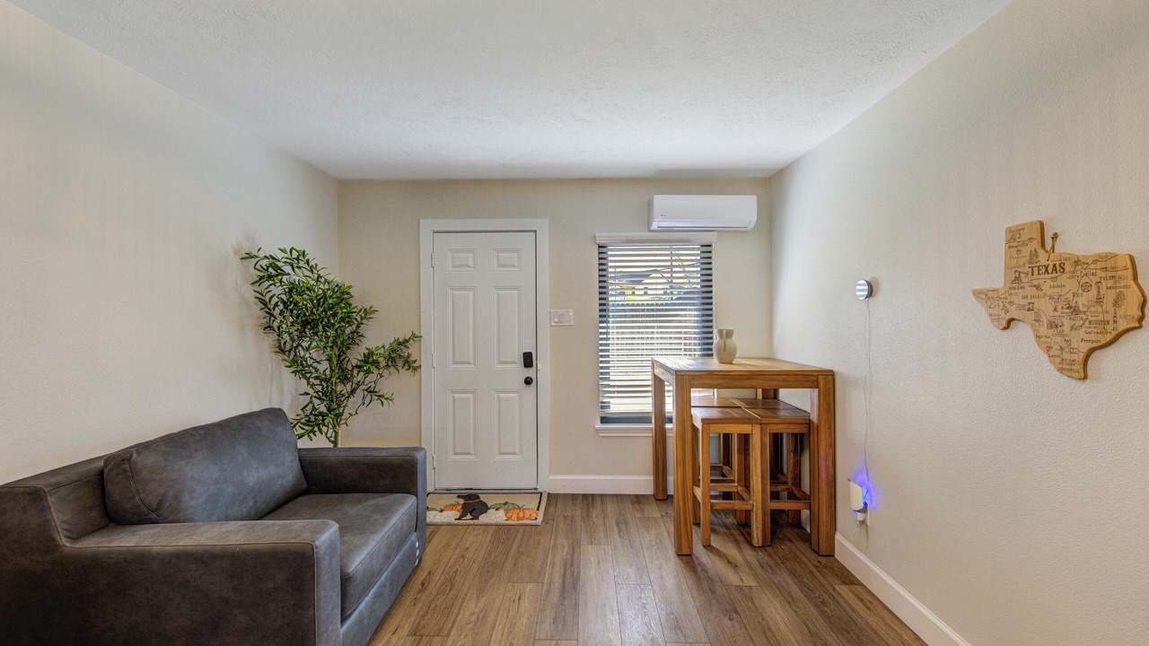 Photo of Livingroom in Braeswood Place