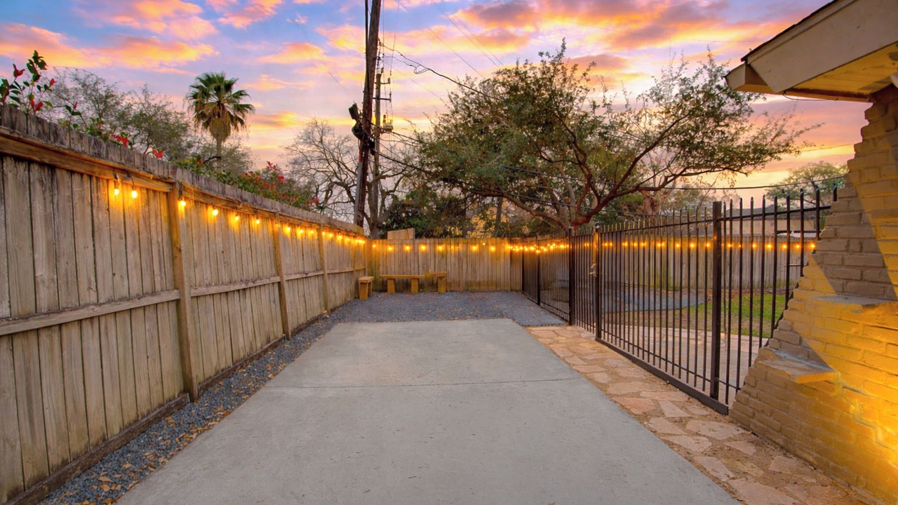 Photo of Outdoor in Braeswood Place
