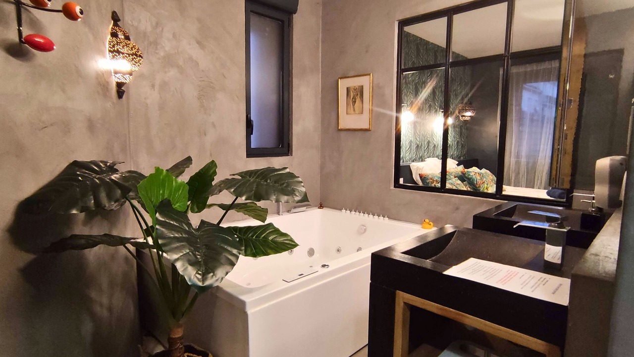 Photo of Bathroom in Antigone