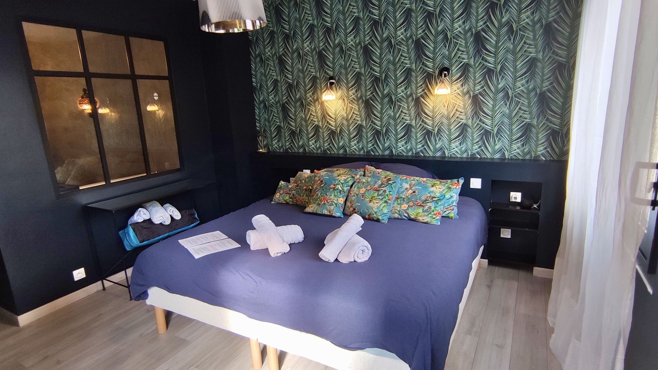 Photo of Bedroom in Antigone