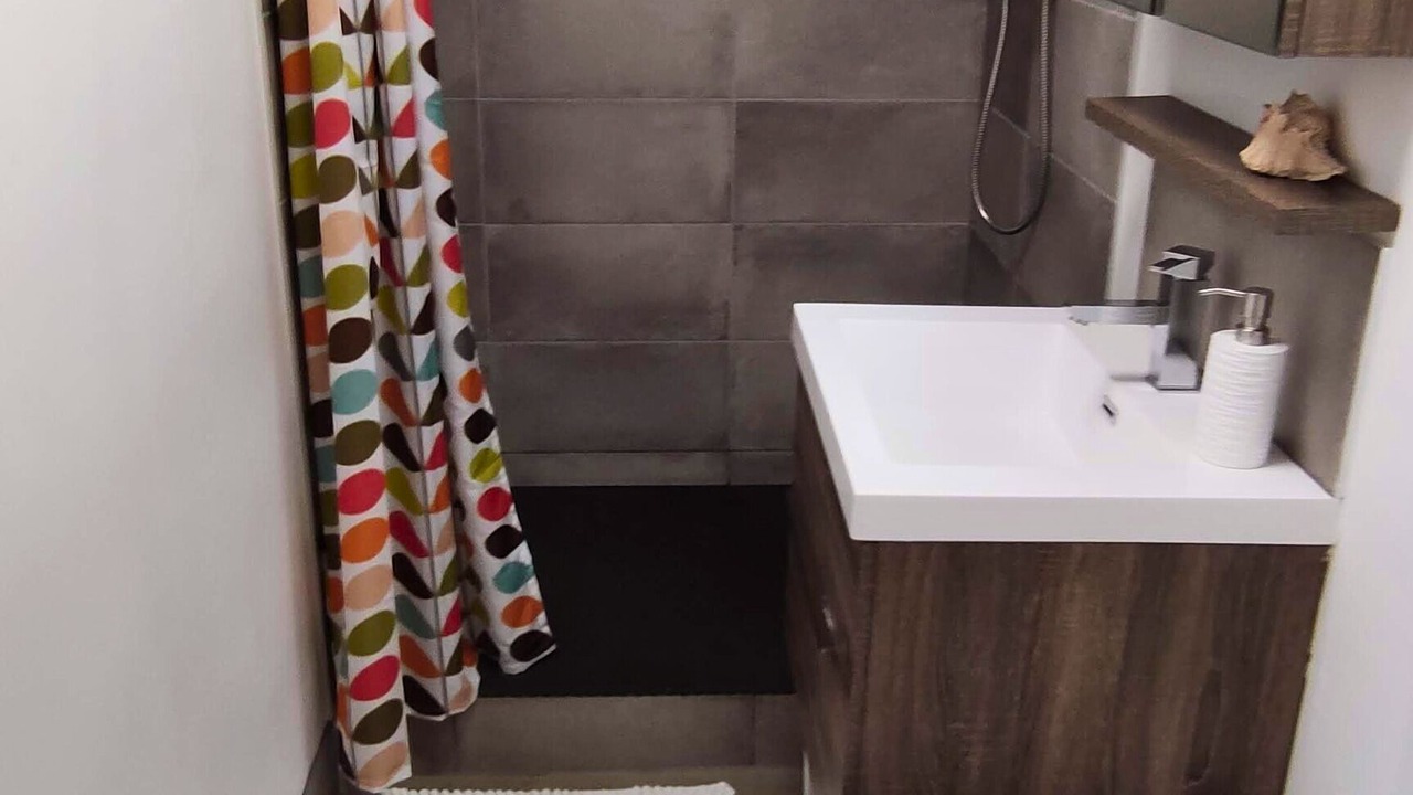 Photo of Bathroom in Antigone