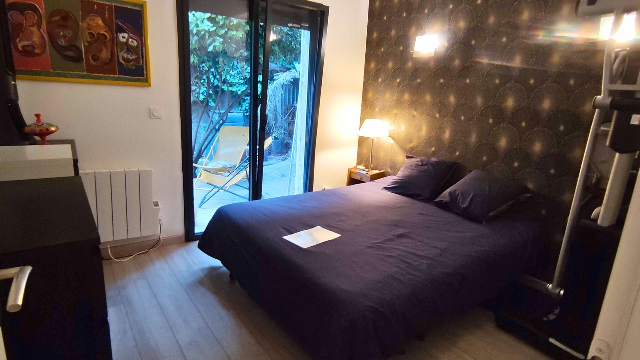 Photo of Bedroom in Antigone