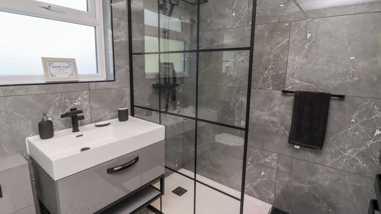 Photo of Bathroom in Dunstan