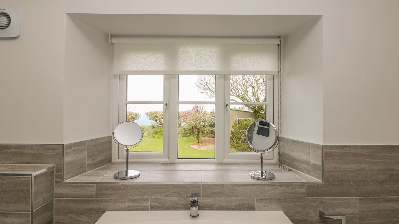 Photo of Bathroom in Boscastle