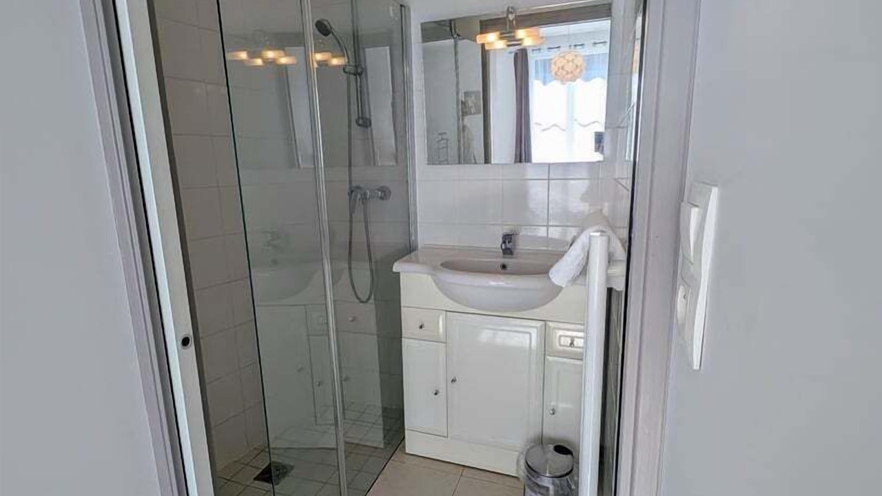 Photo of Bathroom in Loches