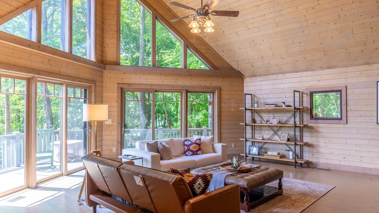 Photo of Livingroom in West Jefferson