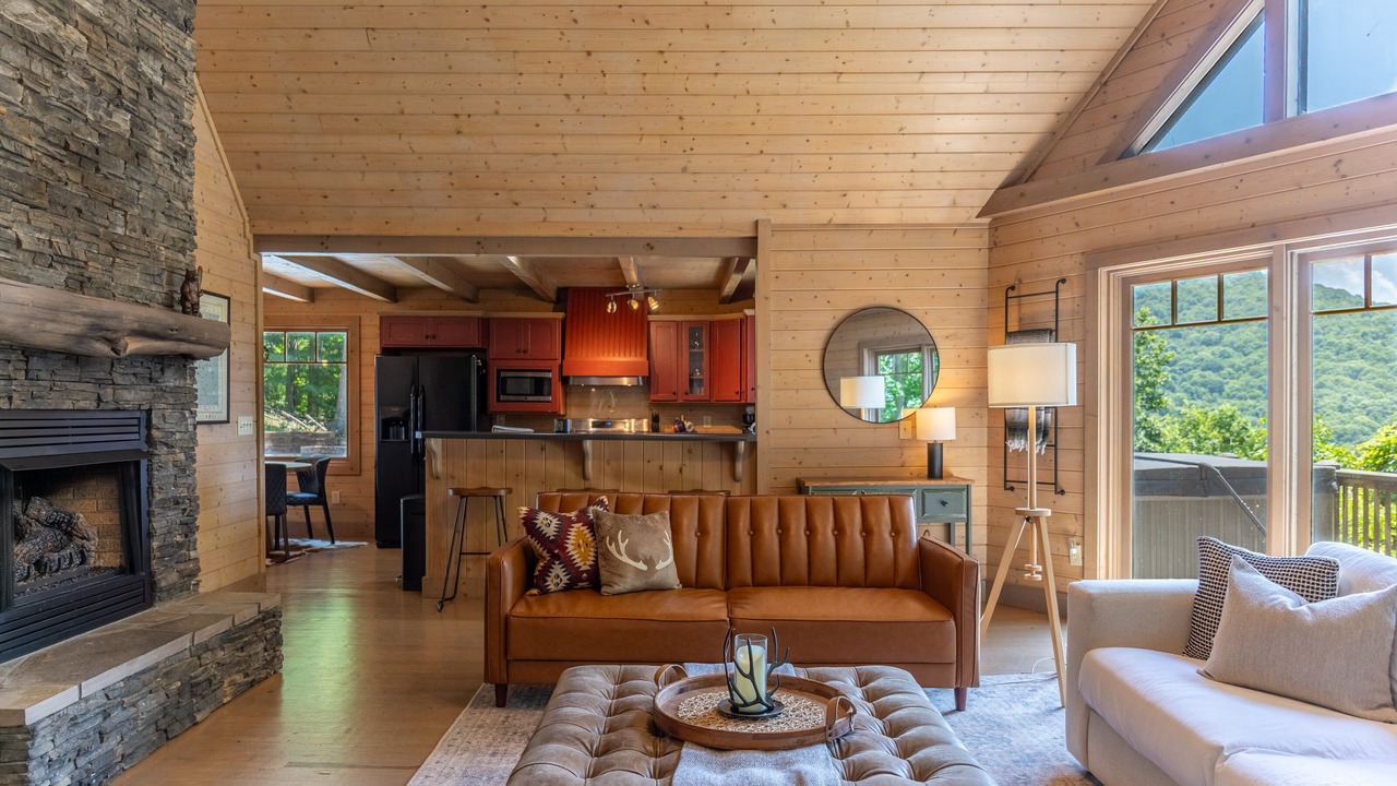 Photo of Livingroom in West Jefferson