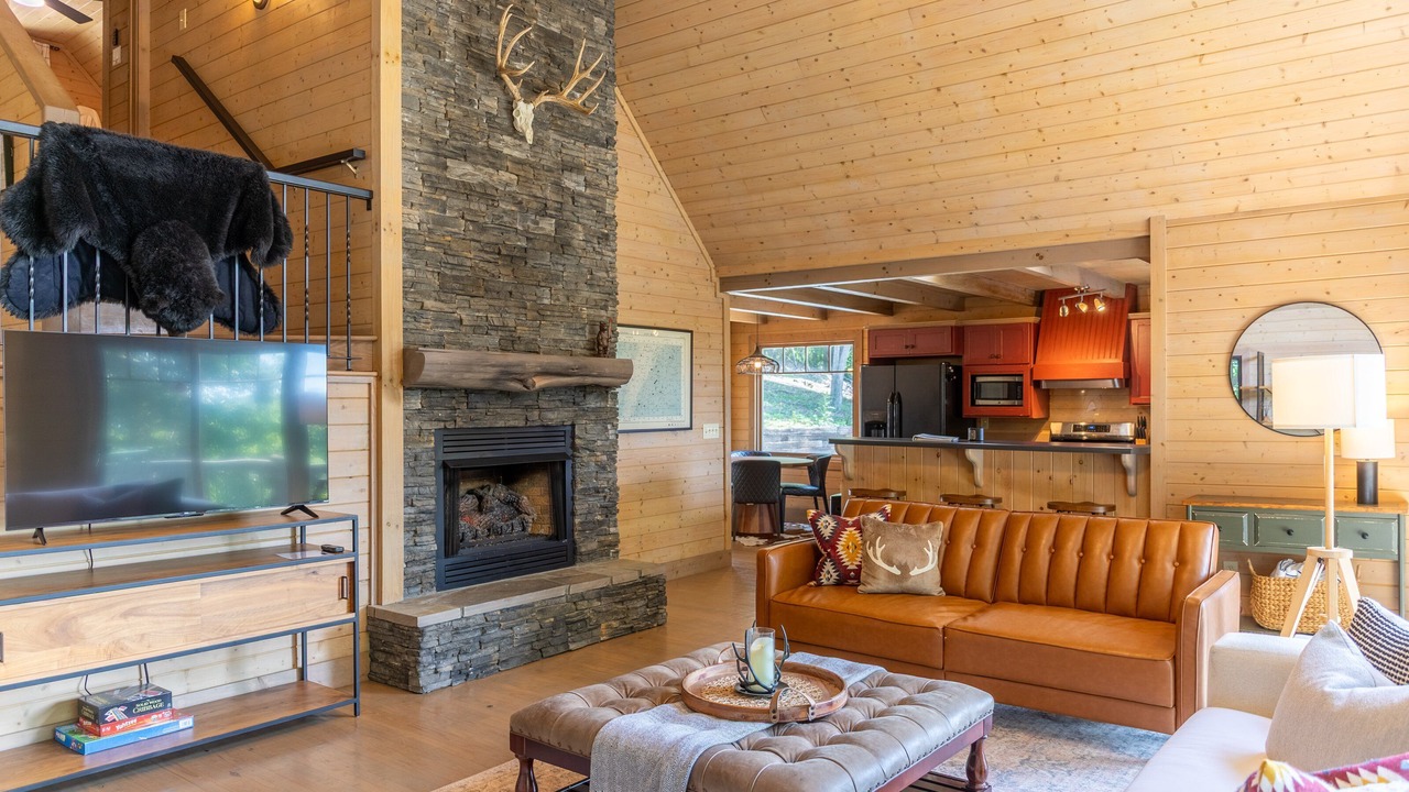 Photo of Livingroom in West Jefferson