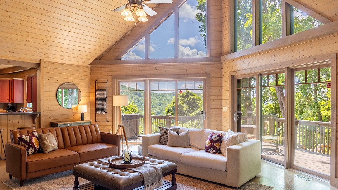 Photo of Livingroom in West Jefferson