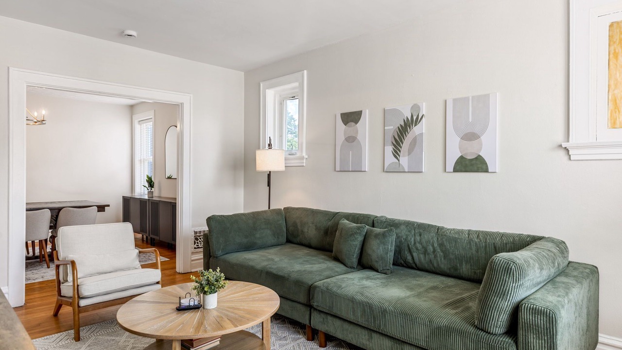 Photo of Livingroom in Lindenwood Park