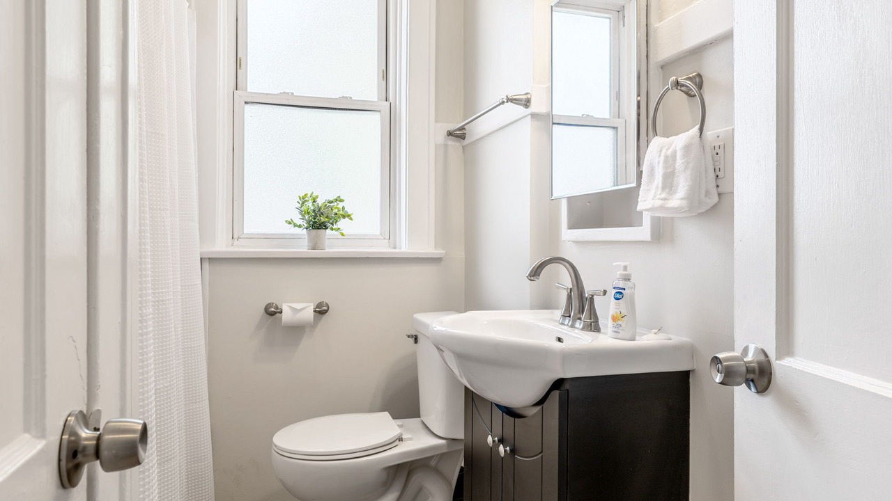 Photo of Bathroom in Lindenwood Park