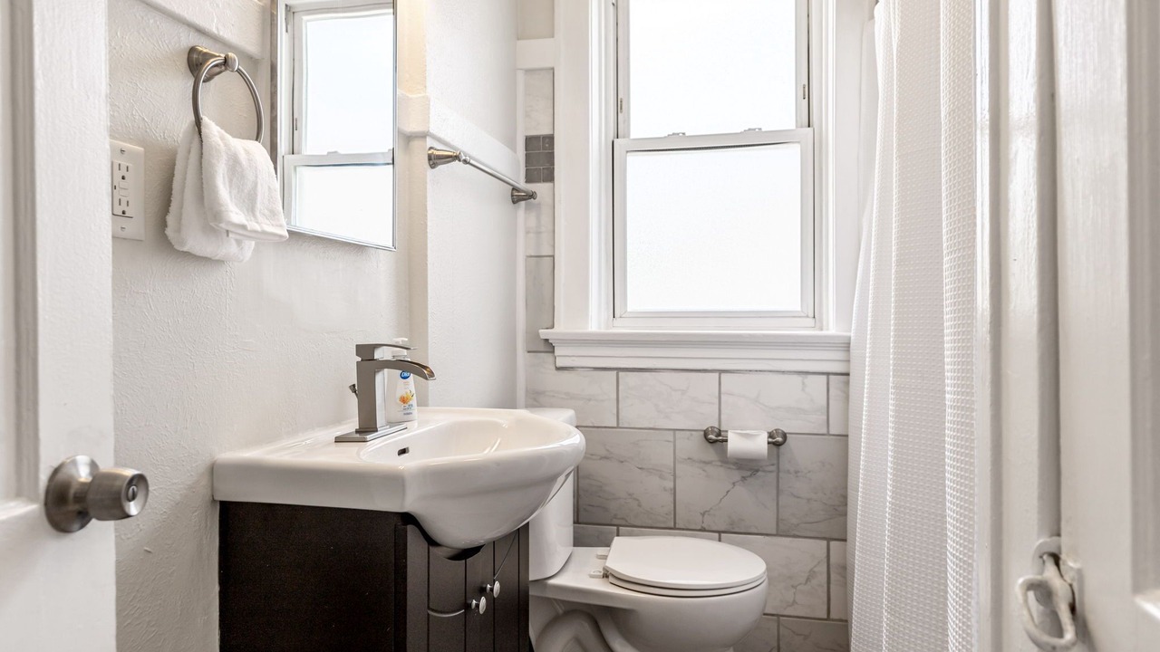 Photo of Bathroom in Lindenwood Park