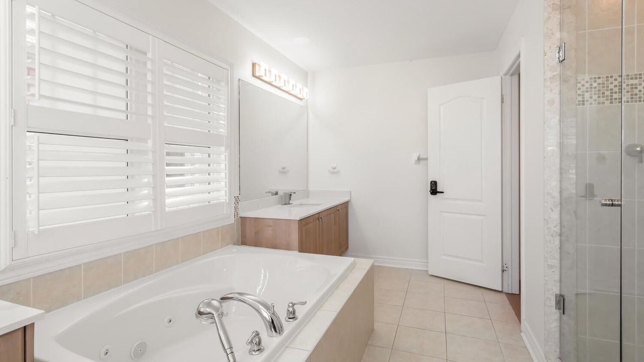 Photo of Bathroom in Halton Regional Municipality