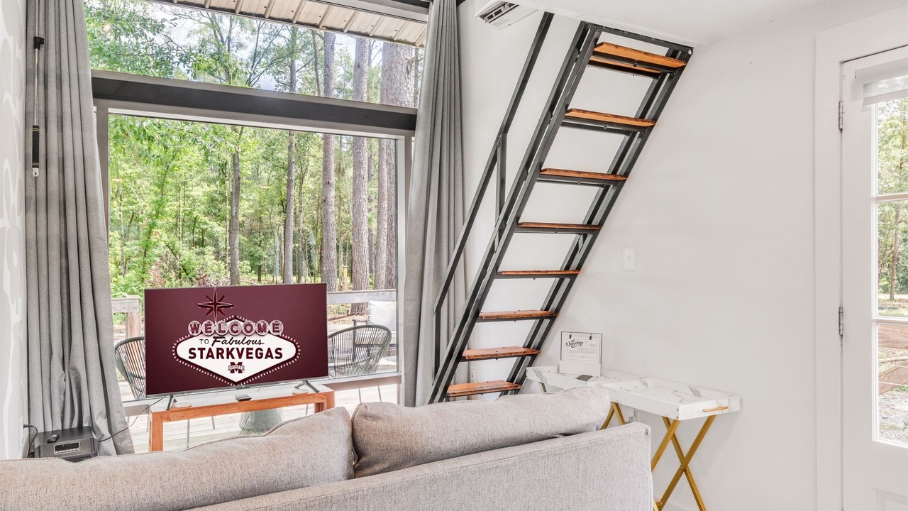 Photo of Livingroom in Starkville