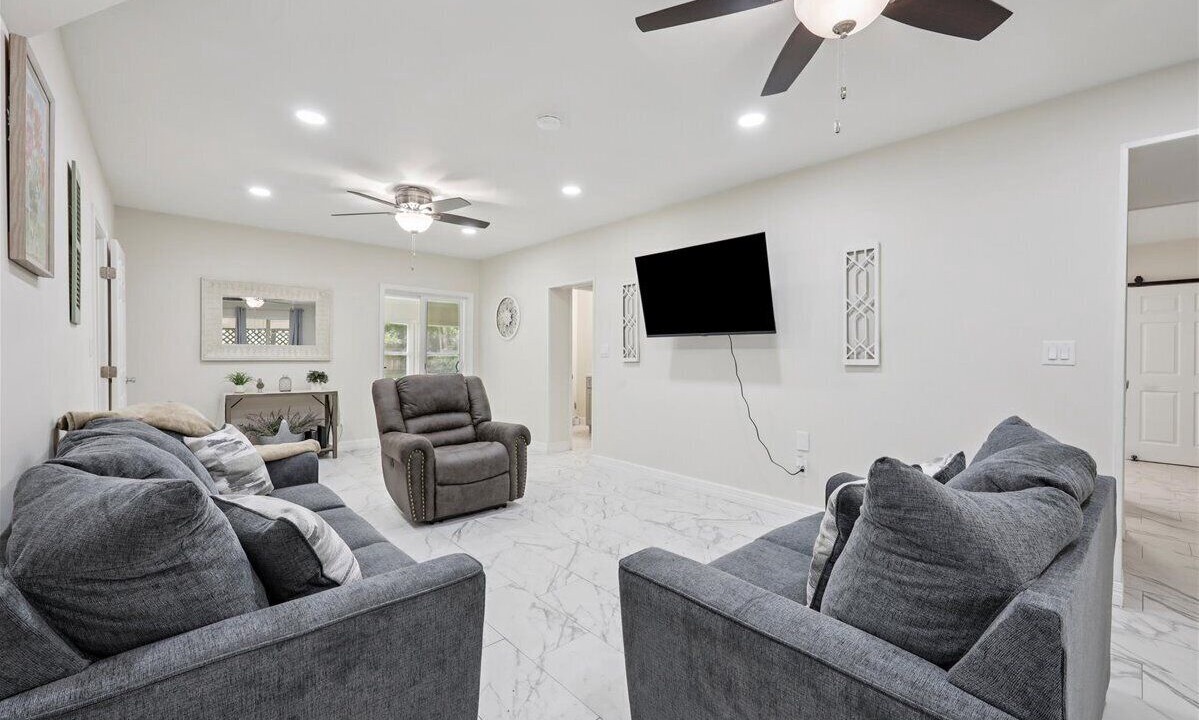 Photo of Livingroom in Bridge City