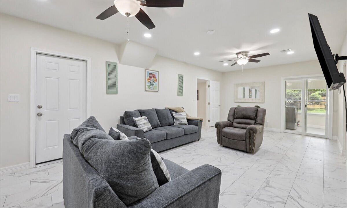 Photo of Livingroom in Bridge City