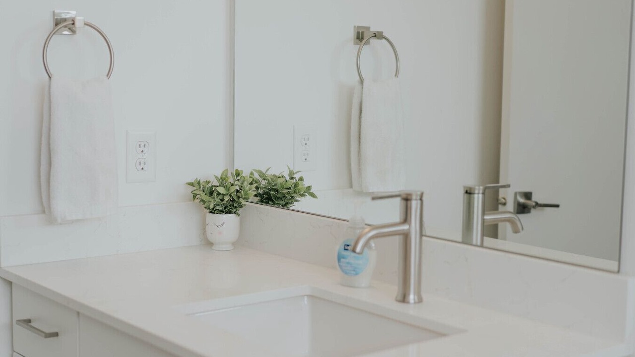 Photo of Bathroom in People's Freeway