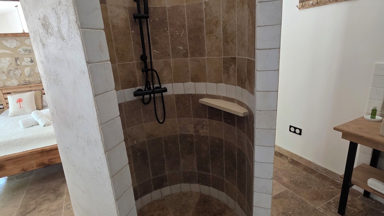 Photo of Bathroom in Arles