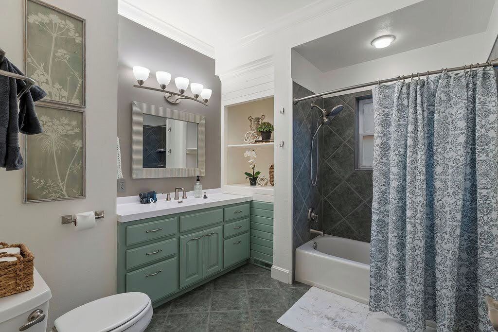 Photo of Bathroom in Jasper