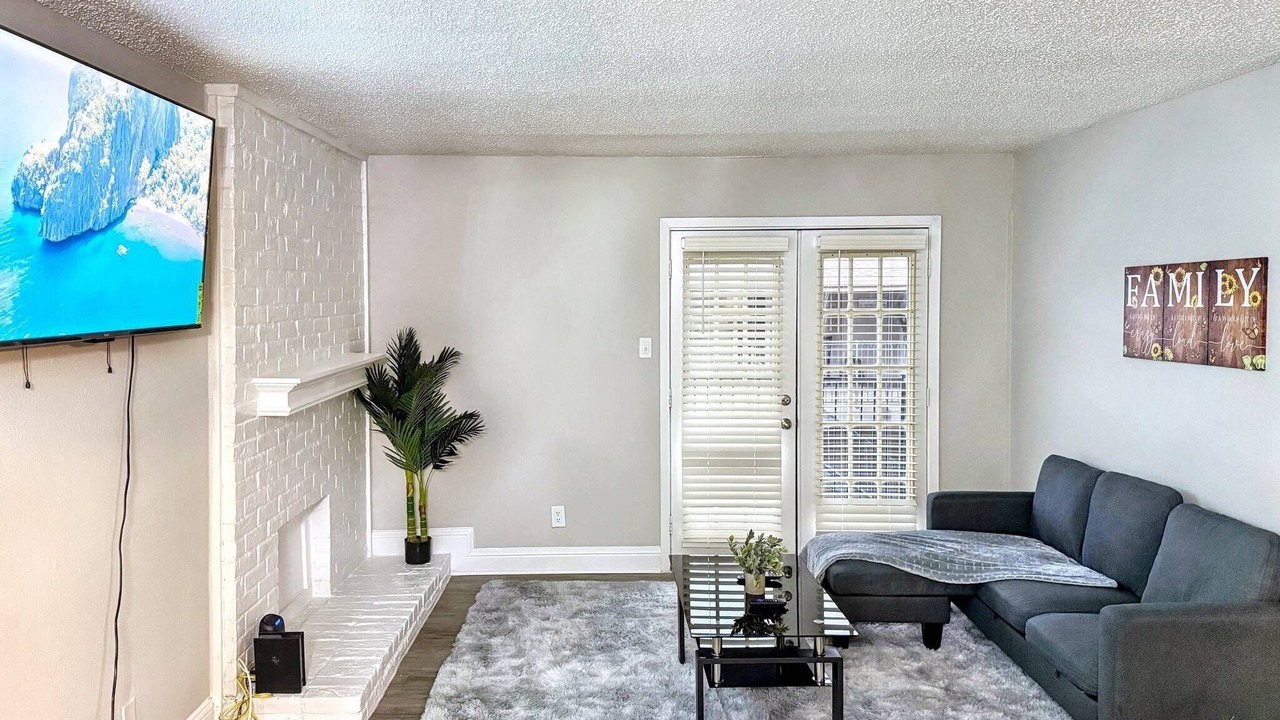 Photo of Livingroom in Addison