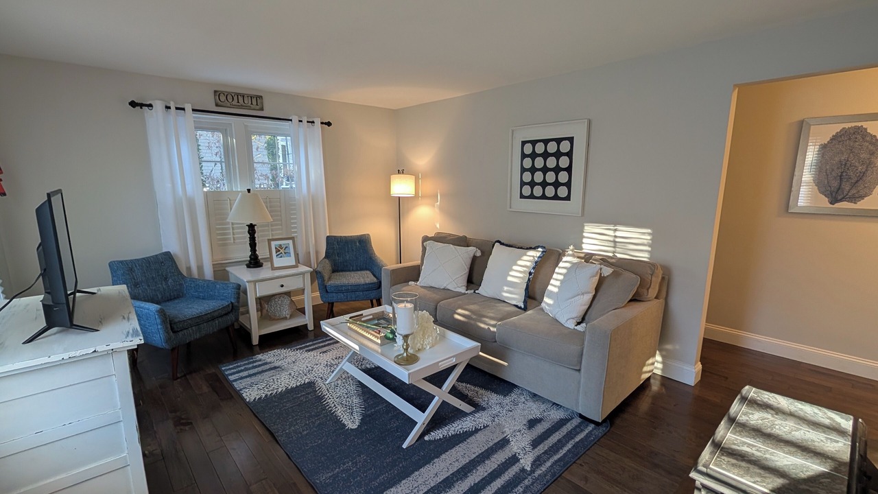 Photo of Livingroom in Cotuit