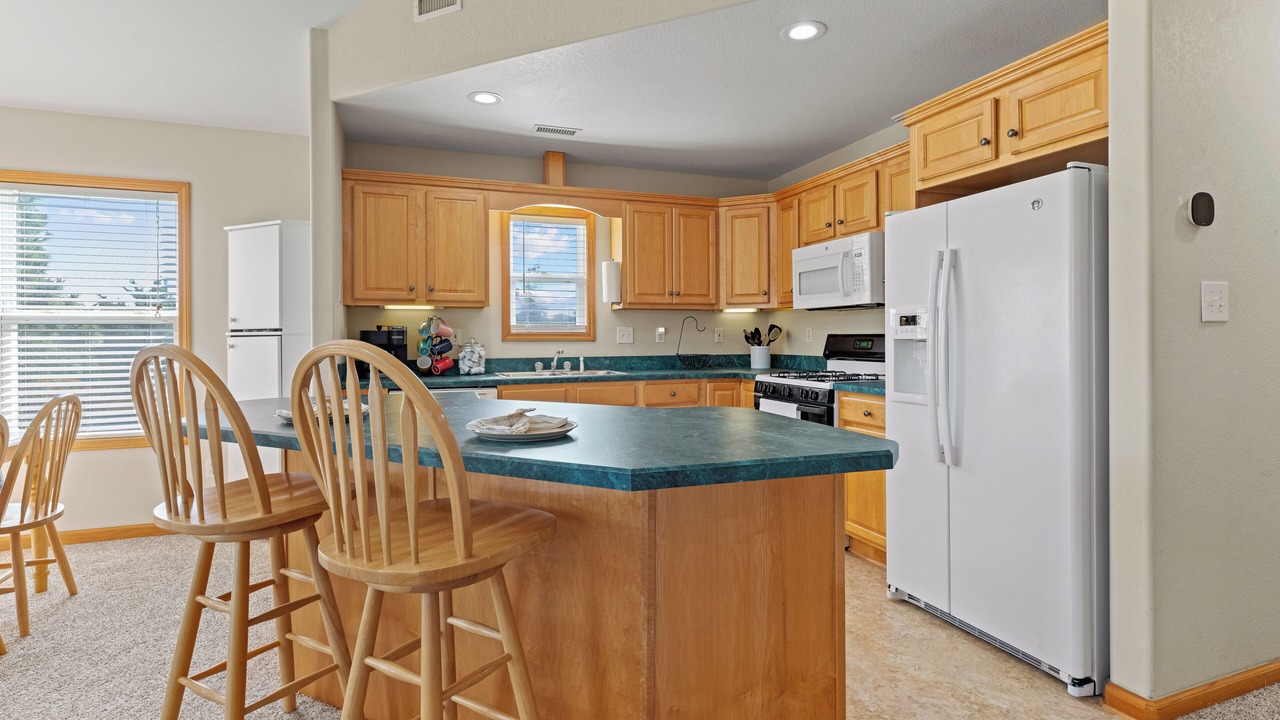 Photo of Kitchen in Wind Over Waves