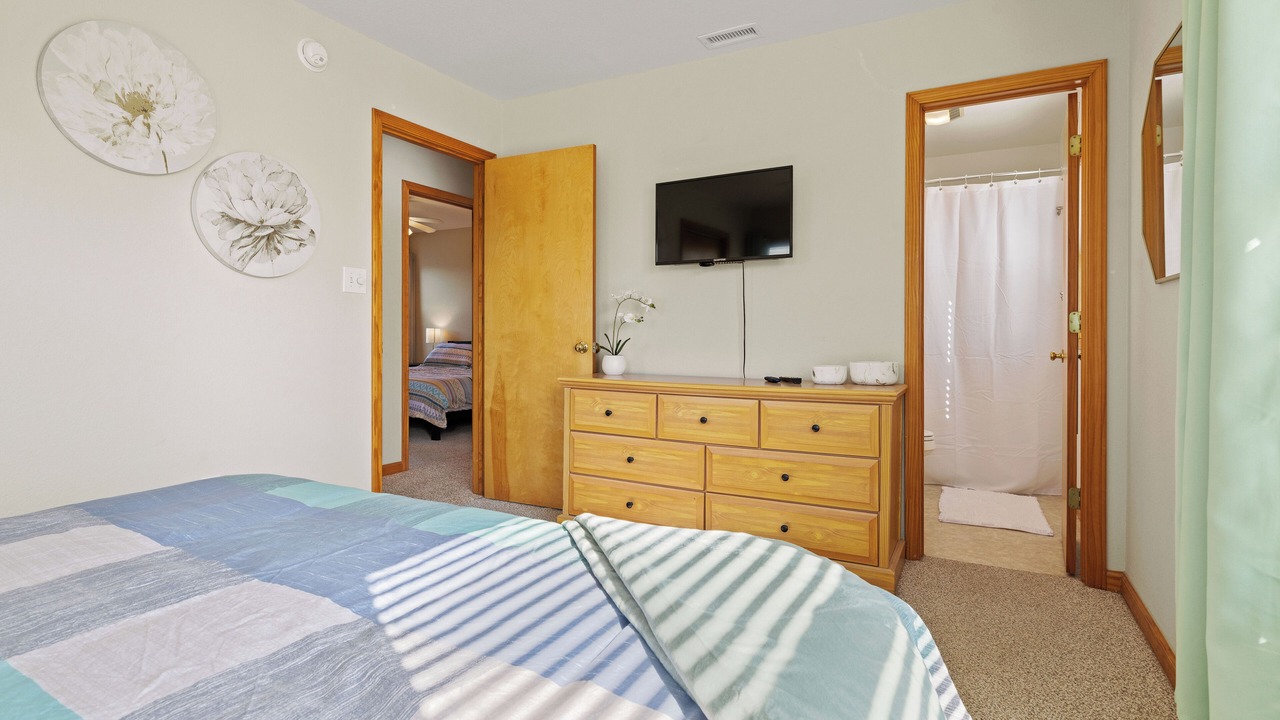 Photo of Bedroom in Wind Over Waves