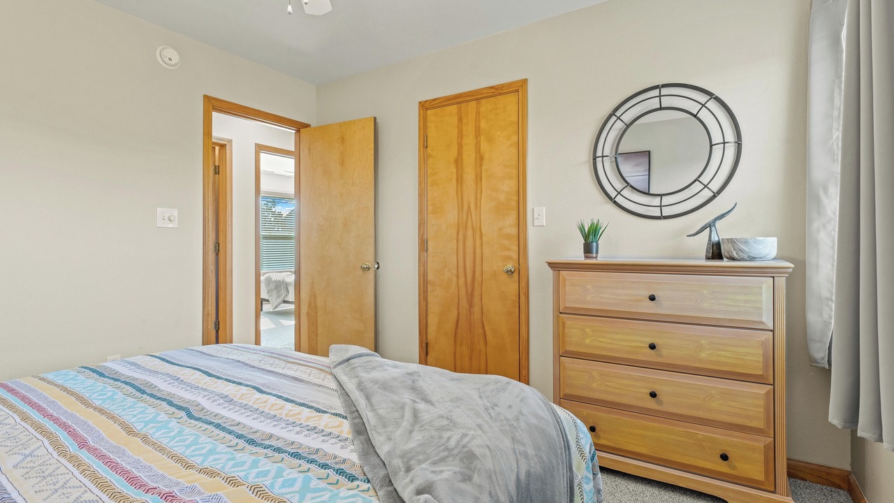 Photo of Bedroom in Wind Over Waves