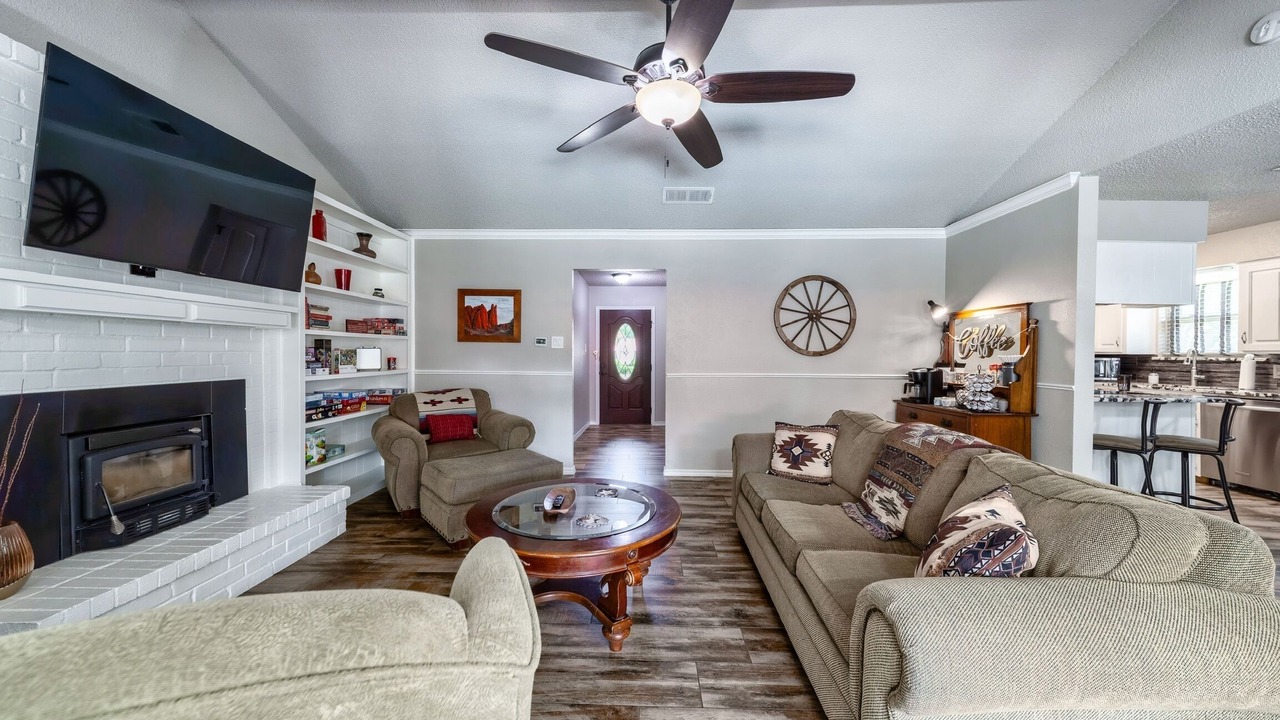 Photo of Livingroom in North Richland Hills