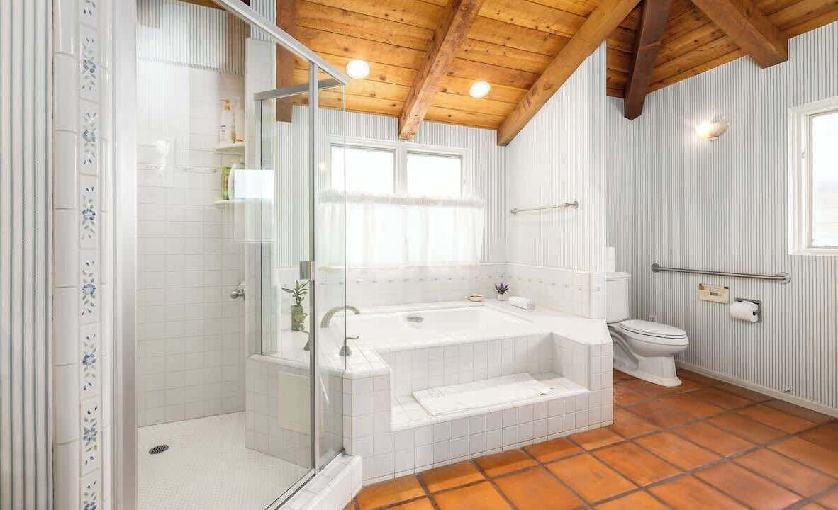 Photo of Bathroom in South Oceanside