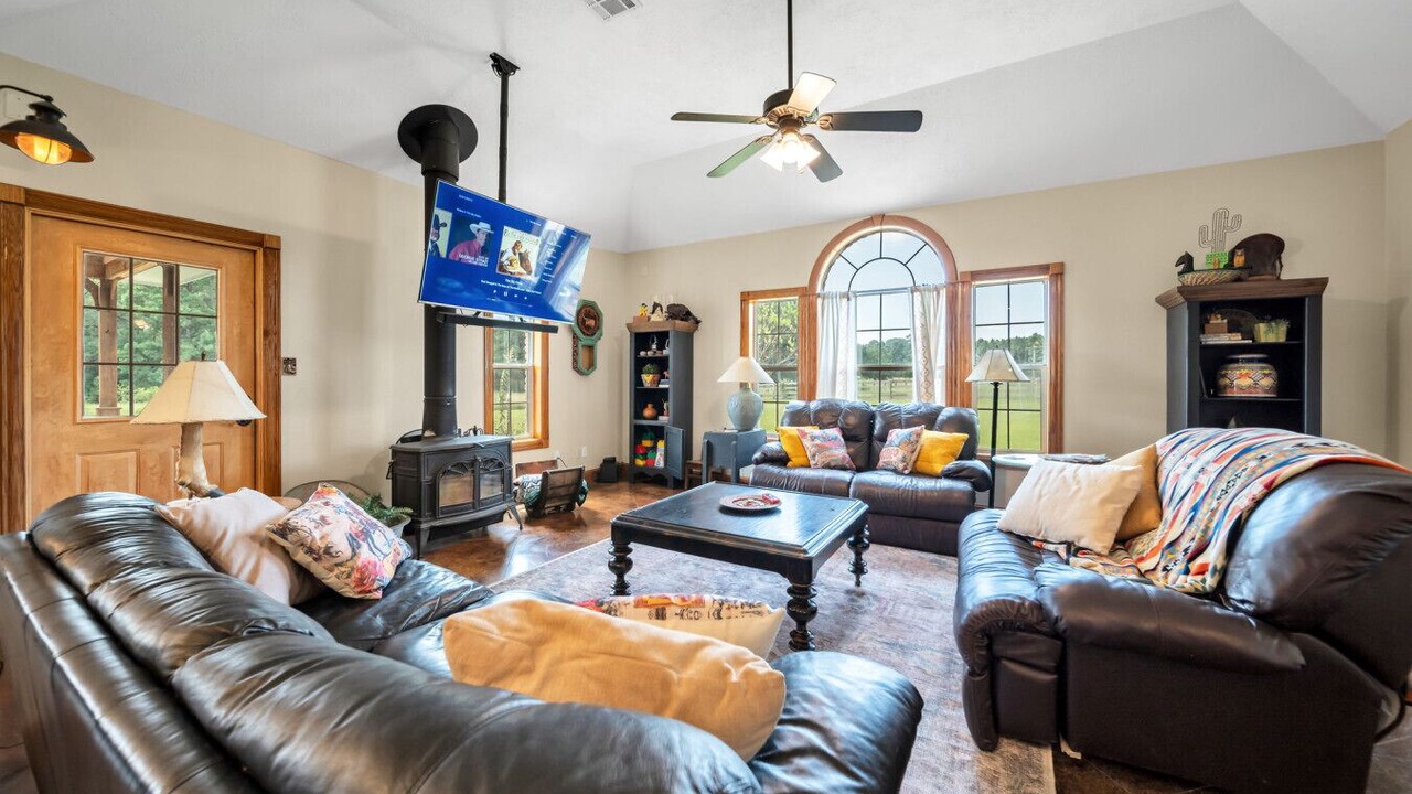 Photo of Livingroom in Navasota