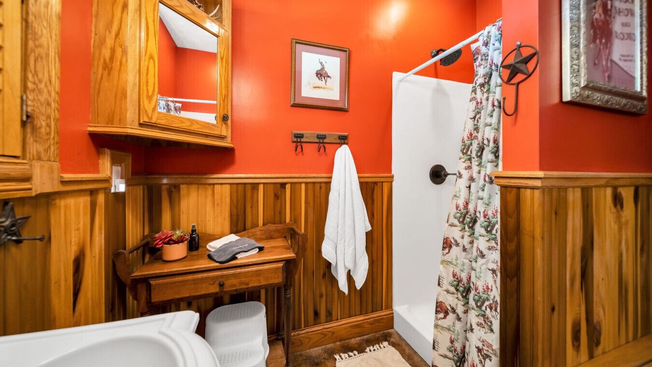 Photo of Bathroom in Navasota